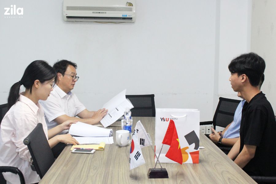 Đại học Youngsan phỏng vấn học sinh tại Zila Education